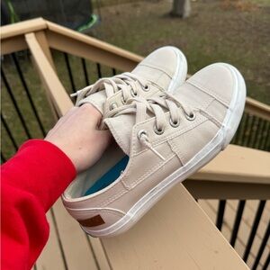 women’s blowfish shoes size 6.5